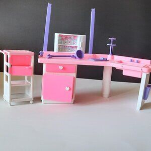Vintage 1996 Barbie Love 'N Care Vet Centre Playset (INCOMPLETE)